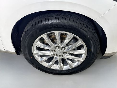 Used 2020 Buick Enclave Essence w/ Sound and Sites Package image 32