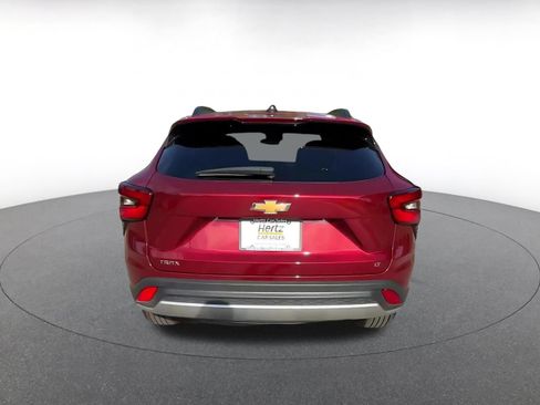 Used 2025 Chevrolet Trax LT FWD image 12