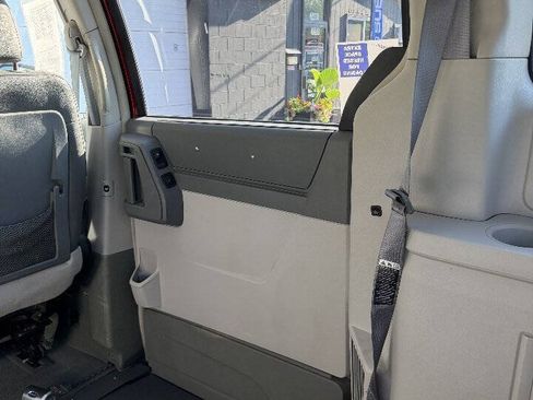 Used 2008 Dodge Grand Caravan SXT FWD image 24