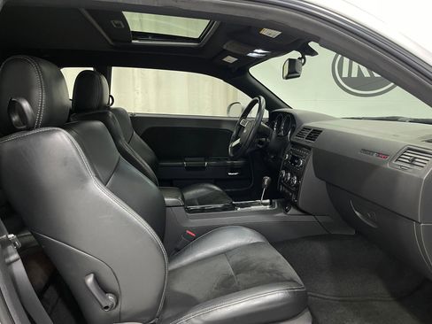 Used 2009 Dodge Challenger SRT8 w/ SRT Option Group II RWD image 29
