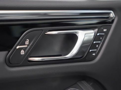 Used 2026 Porsche Macan AWD/4WD image 35