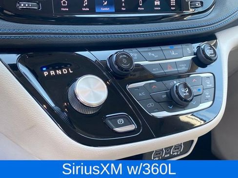 Used 2021 Chrysler Pacifica Touring-L FWD image 14
