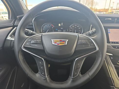 Used 2025 Cadillac XT5 Premium Luxury image 15
