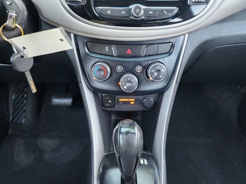 Used 2019 Chevrolet Trax LS FWD image 32