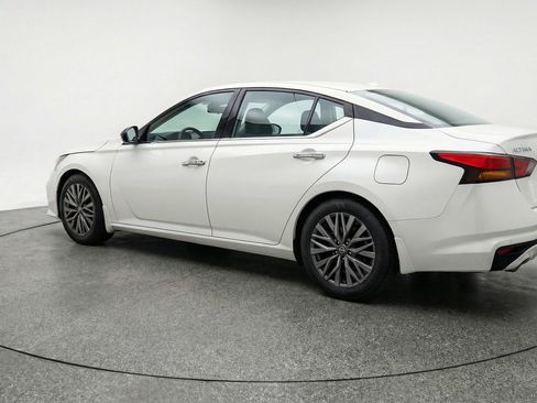 Used 2025 Nissan Altima 2.5 SV image 6