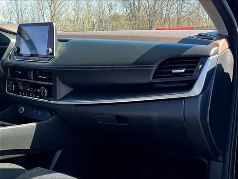 Used 2023 Nissan Rogue SV image 13