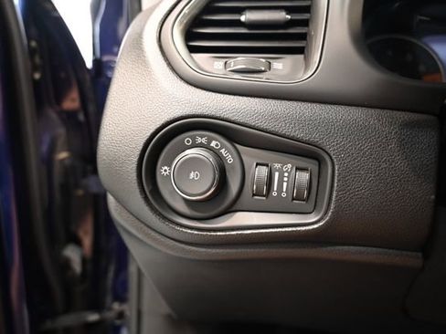 Used 2019 Jeep Renegade Limited w/ LED Lighting Group AWD/4WD image 25