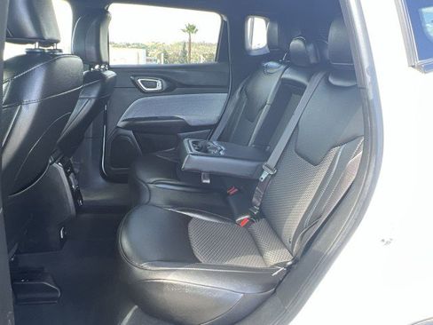 Used 2025 Jeep Compass Latitude image 24