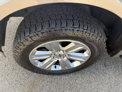 Used 2018 Ford F150 Lariat w/ Equipment Group 502A Luxury AWD/4WD image 9