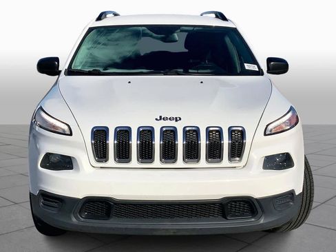 Used 2017 Jeep Cherokee Sport image 4