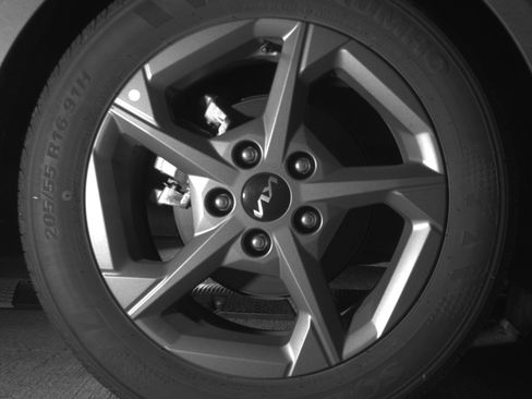 Used 2025 Kia K4 LXS image 15