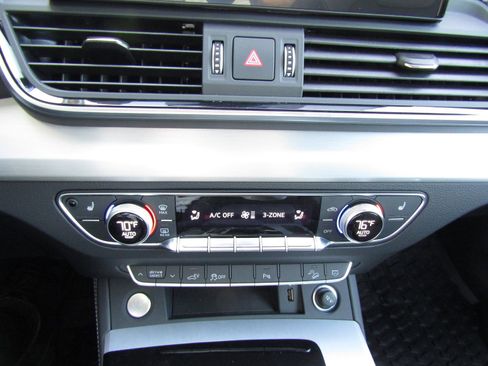 New 2024 Audi Q5 e Premium Plus image 18