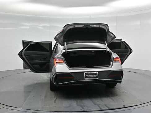 Used 2024 Hyundai Elantra Limited image 34