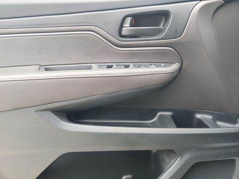 Used 2018 Honda Odyssey LX image 18