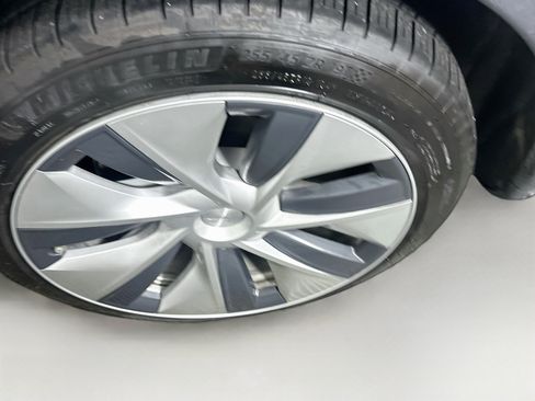 Used 2021 Tesla Model Y Long Range AWD/4WD image 11