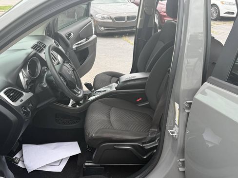 Used 2020 Dodge Journey SE w/ Blacktop Package FWD image 13