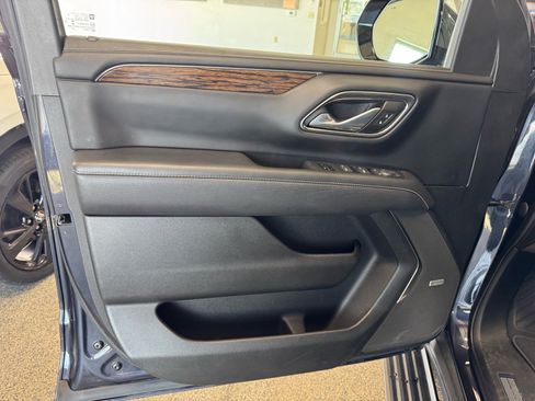 Used 2023 Chevrolet Tahoe Premier AWD/4WD image 16