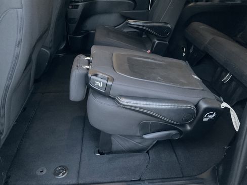 Used 2023 Chrysler Pacifica Touring image 35