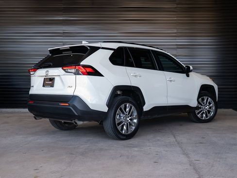 Used 2022 Toyota RAV4 XLE Premium FWD image 7