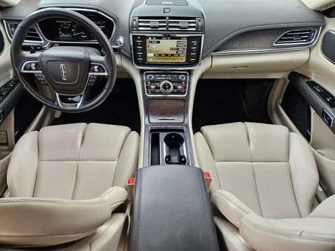 Used 2017 Lincoln Continental Premiere image 17