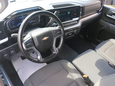 Used 2025 Chevrolet Silverado 2500 LT w/ Convenience Package AWD/4WD image 9
