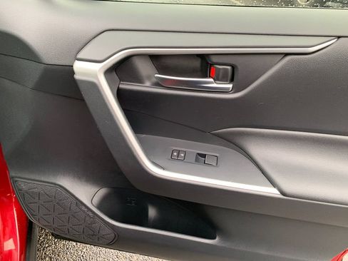 Used 2021 Toyota RAV4 XLE Premium image 19