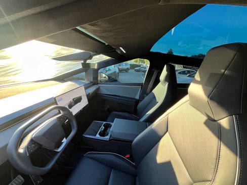 Used 2025 Tesla Cybertruck AWD Crew Cab image 5