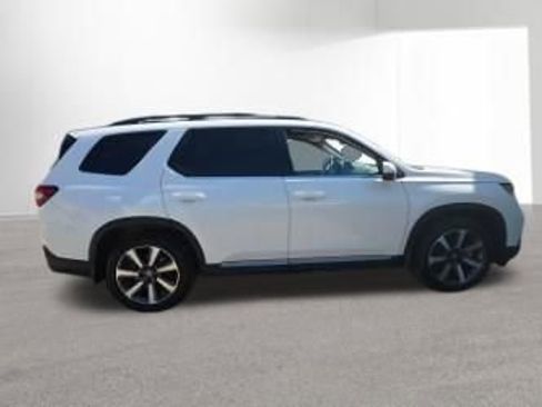 Used 2023 Honda Pilot Touring image 3