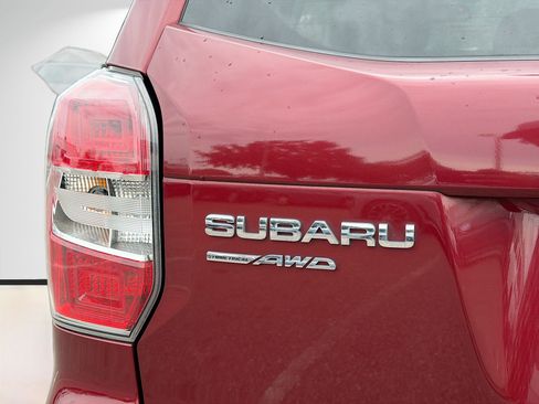 Used 2015 Subaru Forester 2.5i Premium w/ All-Weather Package image 10