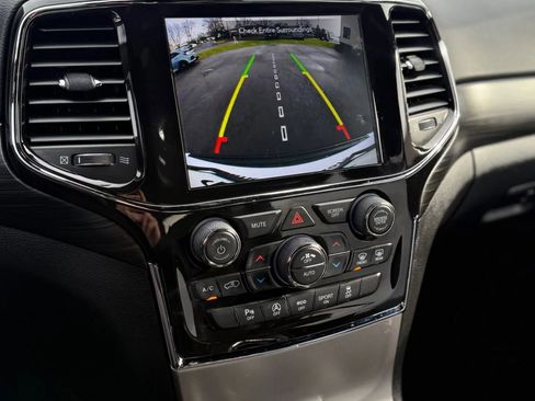 Used 2021 Jeep Grand Cherokee Laredo X image 21