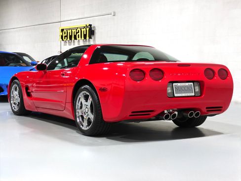 Used 1997 Chevrolet Corvette Coupe w/ Memory Pkg RWD image 25