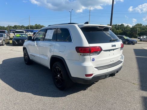 Used 2021 Jeep Grand Cherokee Laredo RWD image 3