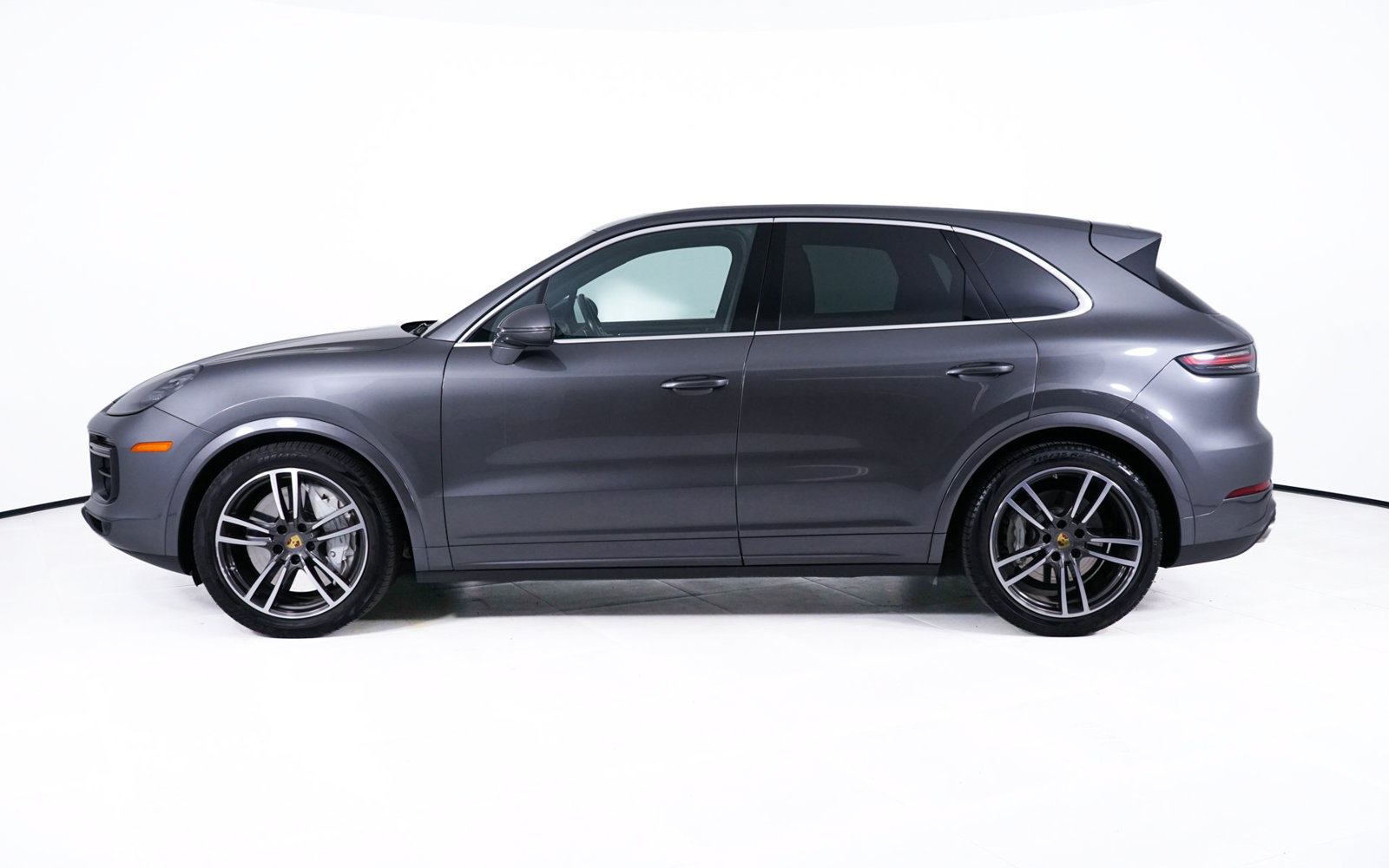 Used 2019 Porsche Cayenne Turbo AWD/4WD image 2