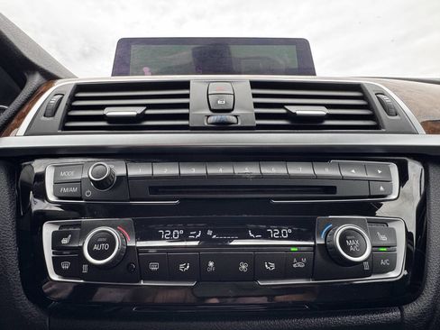 Used 2018 BMW 320i xDrive Sedan image 29