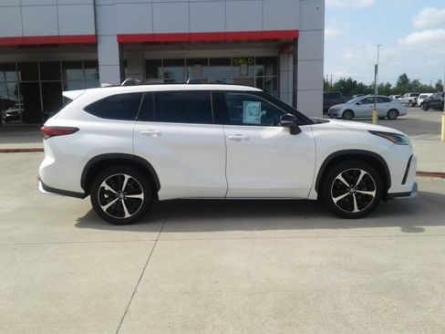 Used 2021 Toyota Highlander XSE FWD image 8