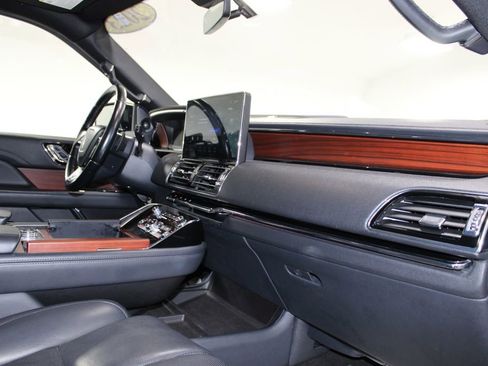 Used 2023 Lincoln Navigator Reserve AWD/4WD image 32