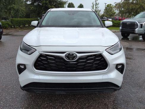 Certified 2024 Toyota Highlander LE FWD image 9