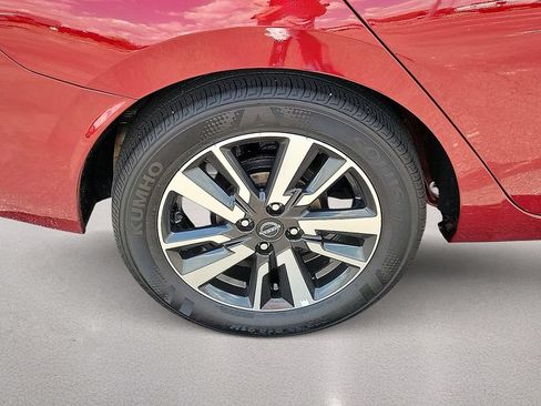 Used 2025 Nissan Versa SV FWD image 7