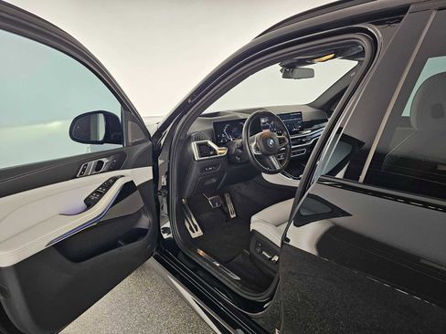 Used 2024 BMW X5 xDrive40i w/ M Sport Package image 19