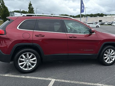 Used 2017 Jeep Cherokee Limited AWD/4WD image 4