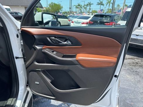 Used 2019 Chevrolet Traverse High Country w/ LPO, 'HIT The Road' Package AWD/4WD image 32