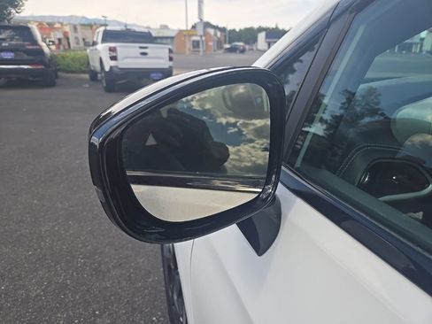 Used 2024 Chrysler Pacifica Limited FWD image 33