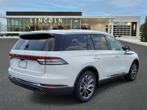 New 2025 Lincoln Aviator Premiere image 4