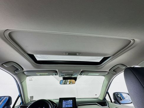 Used 2021 Toyota RAV4 XLE w/ Convenience Package AWD/4WD image 19