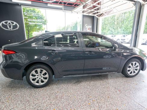 Used 2025 Toyota Corolla LE FWD image 4