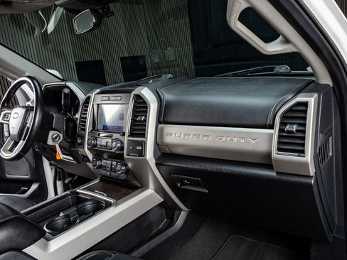 Used 2021 Ford F250 Lariat w/ Lariat Value Package image 17