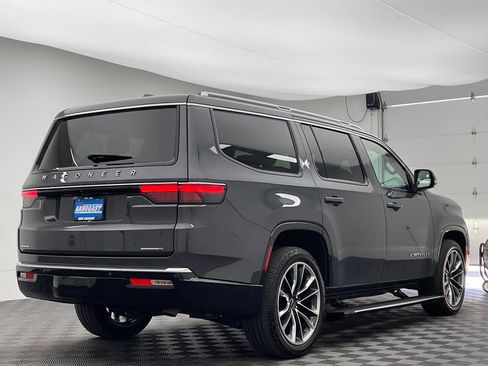 Used 2022 Jeep Wagoneer Series III w/ Premium Group I AWD/4WD image 10