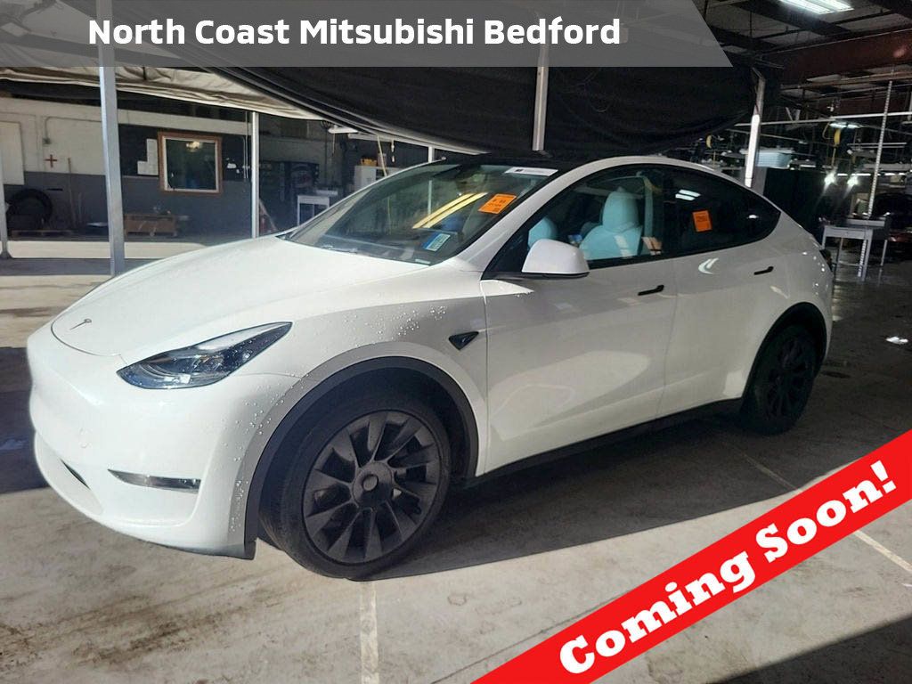 Used 2024 Tesla Model Y Long Range AWD/4WD image 1