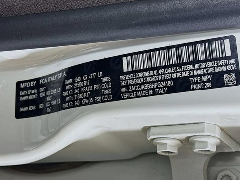Used 2017 Jeep Renegade Latitude FWD image 38