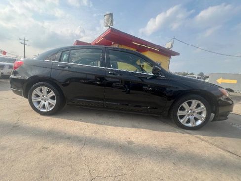 Used 2013 Chrysler 200 Touring image 4